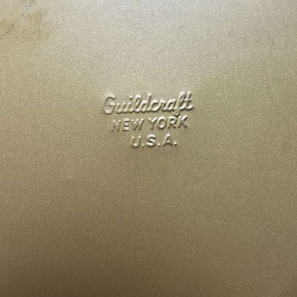 Vintage lidded tin marked  “Guildcraft” NewYork USA - Picture 7 of 11